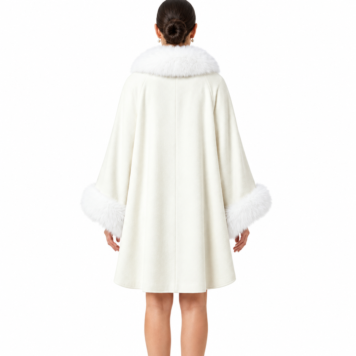 White Cashmere Capelet with Fox Fur Trim – Elegant Wrap